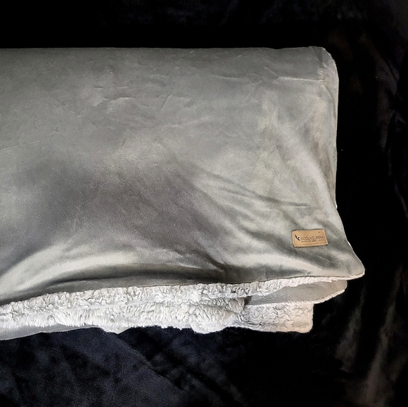 🍀Koolaburra By Ugg - Soft, Beautiful, Sherpa, Throw - Gray-sage color - Picture 2 of 4